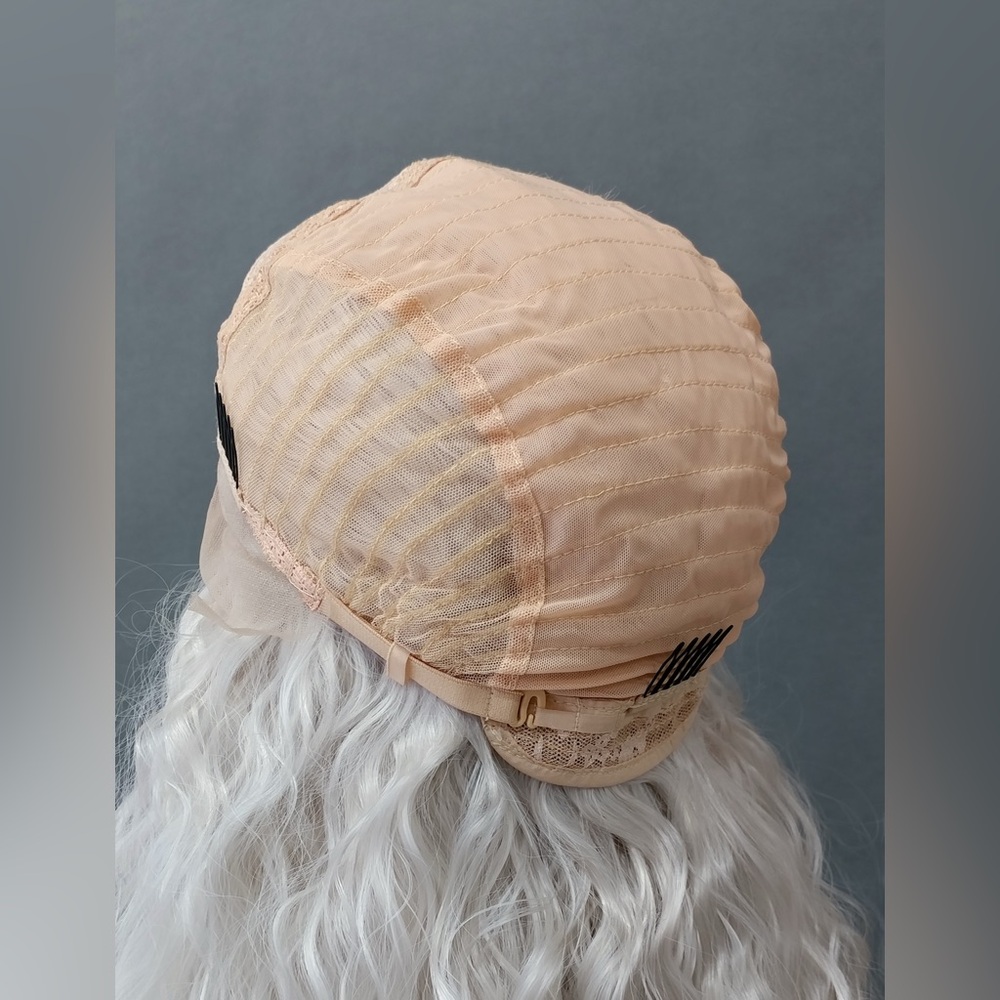 Lace Front Silver Gray Long Heat Resistant Wig - Picture 9 of 9